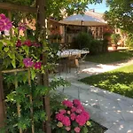 Domaine Des Monges Bed & Breakfast 4*