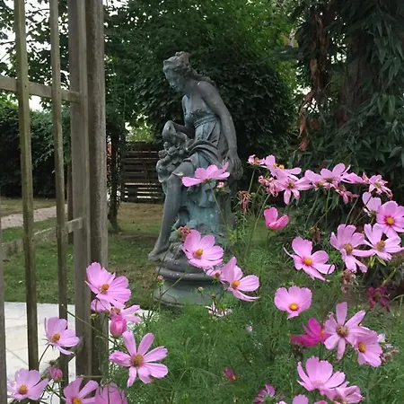 Domaine Des Monges Bed and breakfast