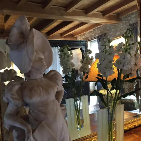 Domaine Des Monges 4*