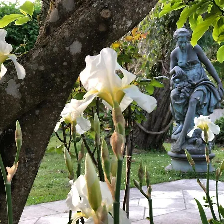 Domaine Des Monges Bed and breakfast Saint-Seurin-de-Prats