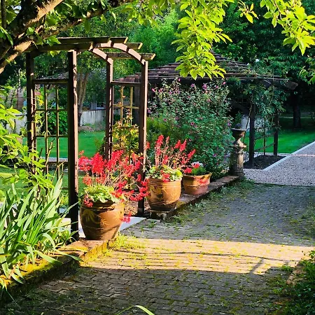 Domaine Des Monges Bed & Breakfast