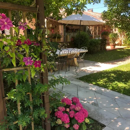 Domaine Des Monges Bed and breakfast 4*