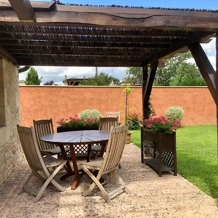 Domaine Des Monges 4* Saint-Seurin-de-Prats