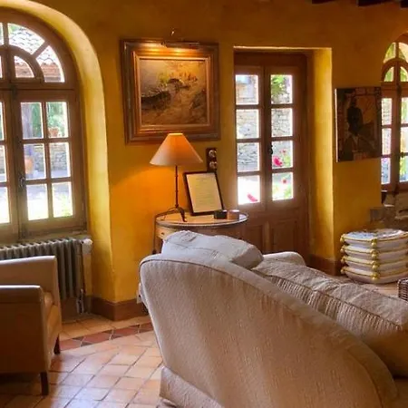 Domaine Des Monges 4*