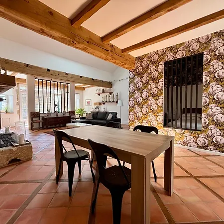 Domaine Des Monges Bed and breakfast