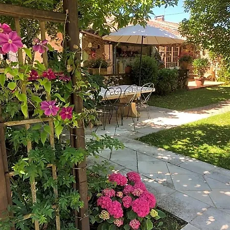 Domaine Des Monges 4* Saint-Seurin-de-Prats