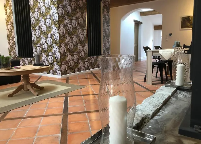 לינה וארוחת בוקר Domaine Des Monges