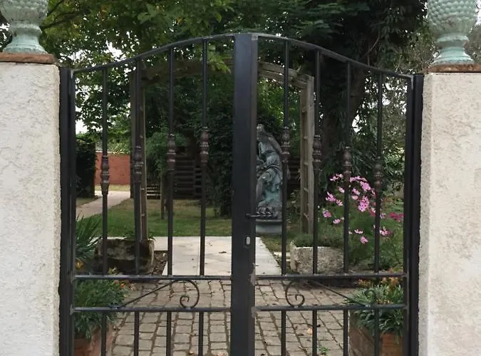 לינה וארוחת בוקר Domaine Des Monges Saint-Seurin-de-Prats