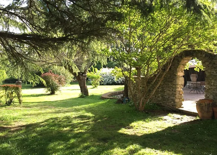 לינה וארוחת בוקר Domaine Des Monges