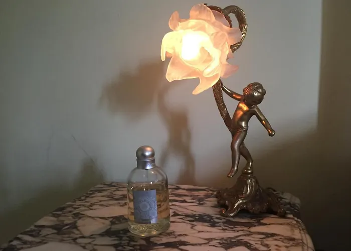 לינה וארוחת בוקר Domaine Des Monges