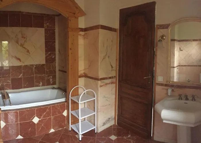 Domaine Des Monges 4*