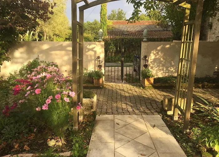 Domaine Des Monges 4*