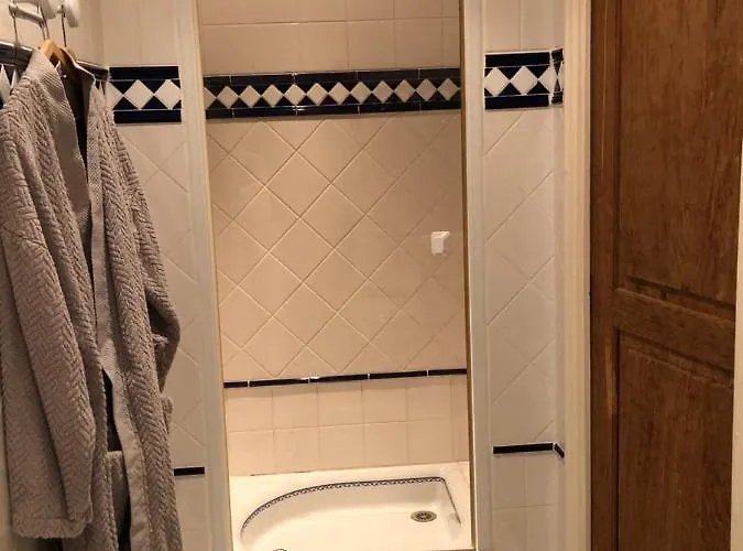 לינה וארוחת בוקר Domaine Des Monges Saint-Seurin-de-Prats